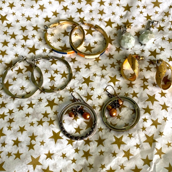 Jewelry bundle 5 pair pierced earrings. - Picture 1 of 6